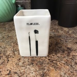 Rae Dunn Flawless Make-up Brush holder